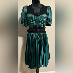 EUC Green and Black V Neck Pleated Lace Mini Dress size medium